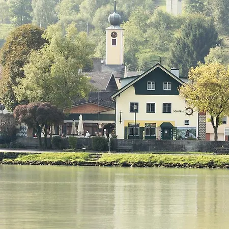 Zum Schiffmeister Wesenufer